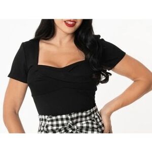 Unique Vintage Elegant Black Short Sleeve Tee